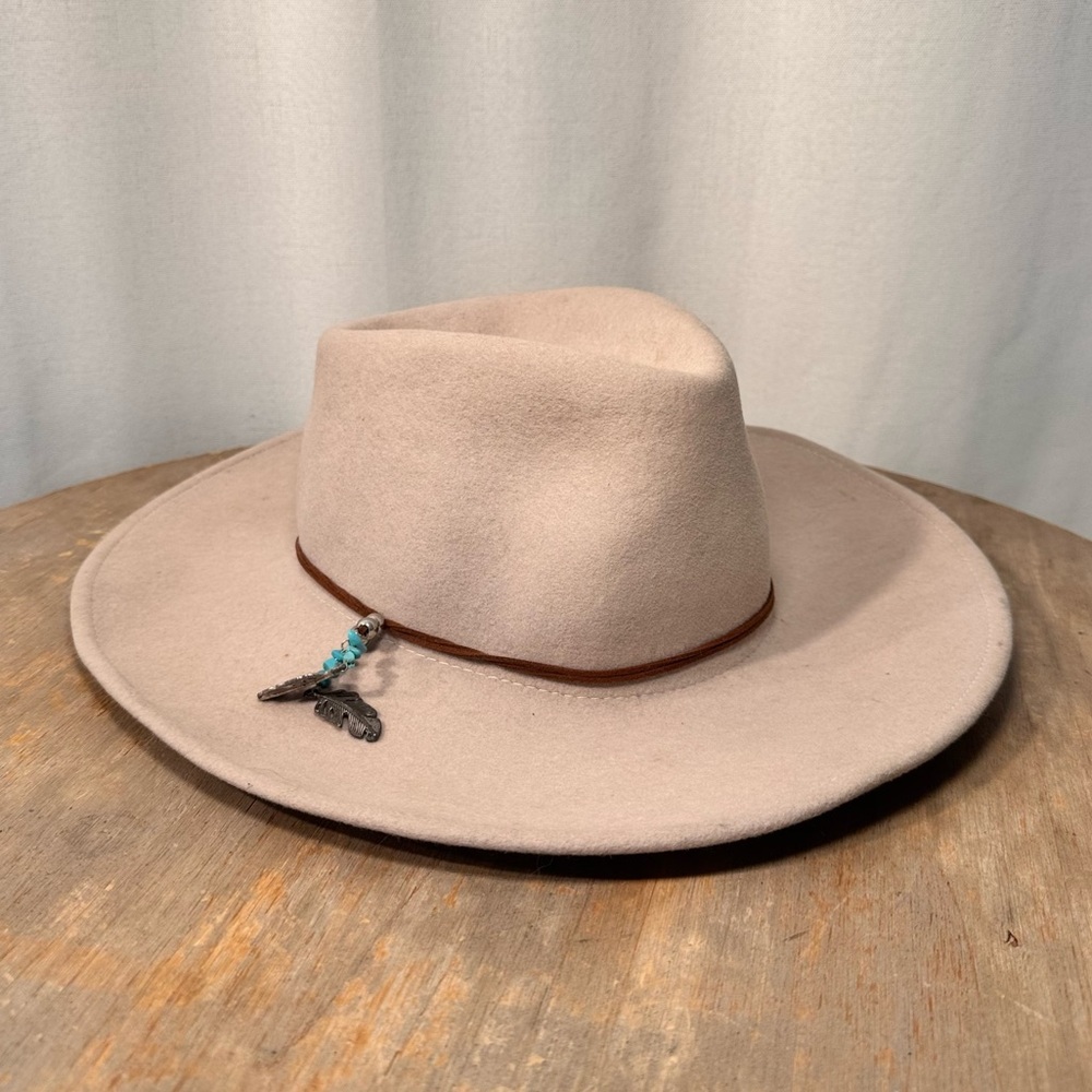 Cream Felt Western Style Rancher Hat